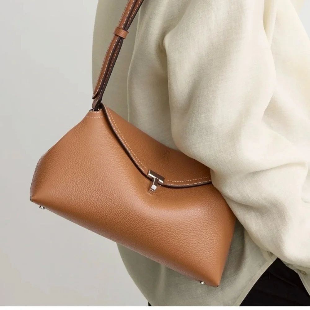Toteme T-lock grained-leather clutch tan - Picture 1 of 10